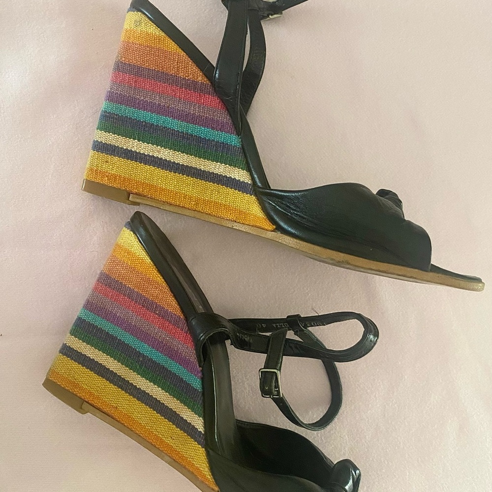 Jones Bootmaker black leather knot detail multi-colored wedge sandal sz40